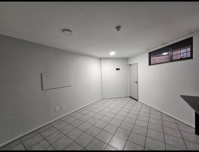 2 BEDROOM PROPERTY TO RENT IN FLORIDA